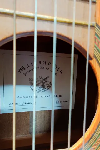 Guitarra clásica Mariano Biu instrumento de cuerda