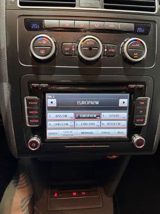 Volkswagen Touran 2014 2.0TDI ADVANCE