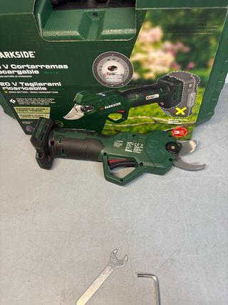 Tijera Parkside 20V Cortarramas (Averiada)