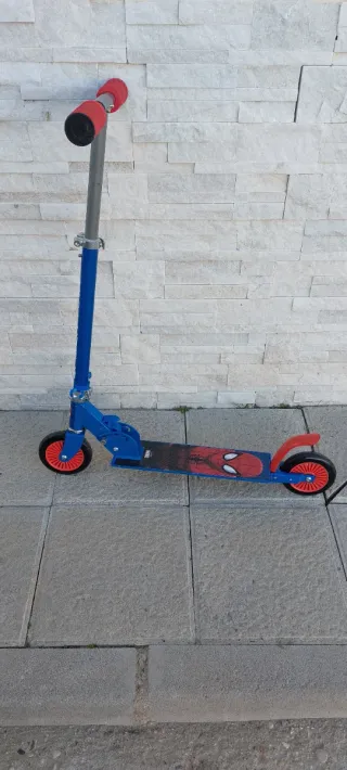 Patinete Spiderman para niños