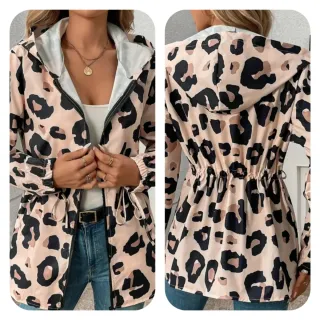 Gabardina XL con estampado de leopardo