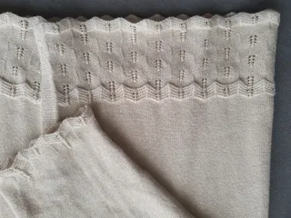 Chaqueta punto niña dorada