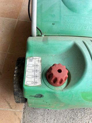 Escarificador Eléctrico Césped, muy poco uso.