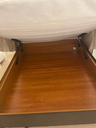 Letto canapé ribaltabile con 2 comodini e cassettiera