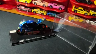 Moto Yamaha YZR-M1 Valentino Rossi 2004