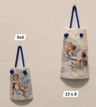 Coppia di tegole decorative con angeli