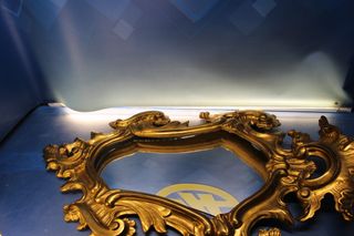 Cornucopia con espejo. Madera estucada y dorada. Primera mitad s.XX.