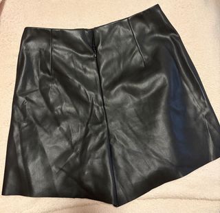 Falda pantalón efecto piel negra