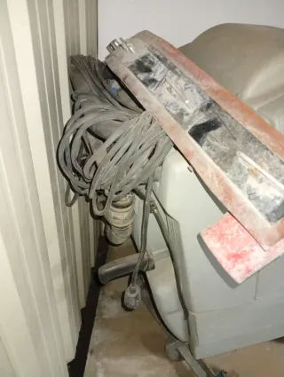 Maquina de limpieza para suelos enchufable