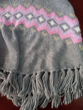 Poncho bimba grigio con frange