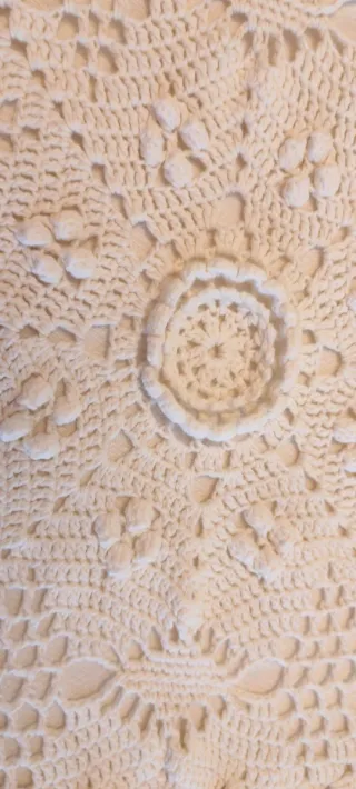 Colcha ganchillo beige hecha a mano