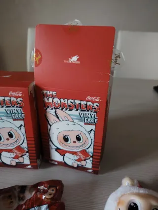 Portachiavi Labubu Coca Cola con busta e scatola