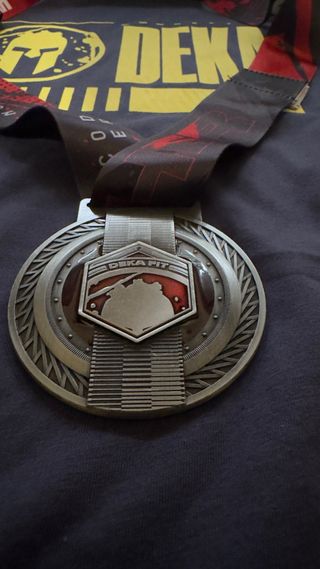 Medalla y Camiseta DEKA FIT Finisher Talla L