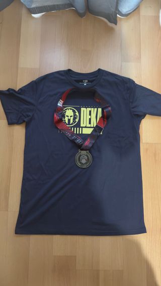 Medalla y Camiseta DEKA FIT Finisher Talla L