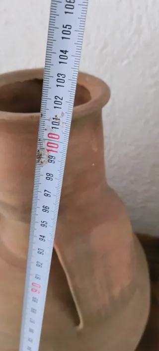 Tinajera antigua con 3 tinajas