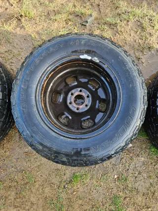 Se venden 2 ruedas Nissan