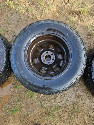 Se venden 2 ruedas Nissan