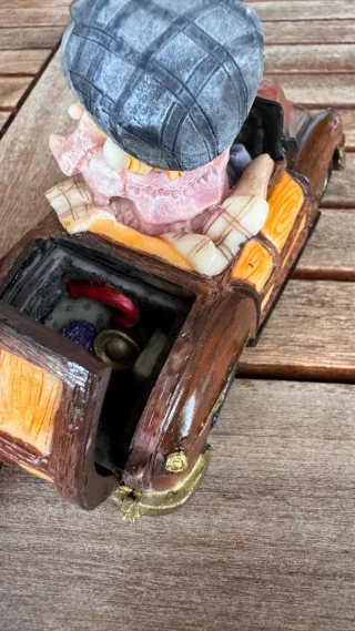 Lotto 2 Statuine antiche bambina e auto