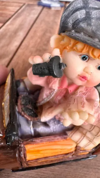 Lotto 2 Statuine antiche bambina e auto