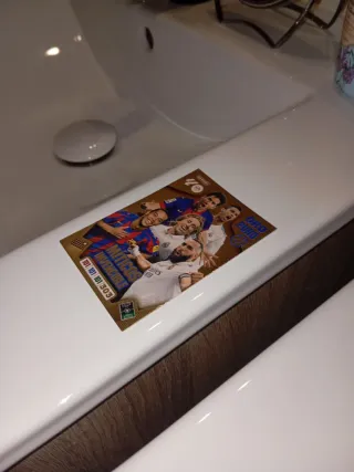 Carta Panini Míticos Invencible Oro Puro