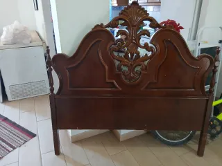 Cabecero y piecero de cama de madera sin marca