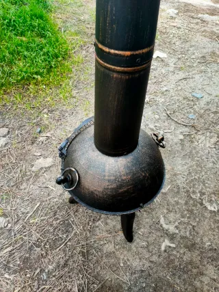 Chimenea hierro fundido negra y dorada