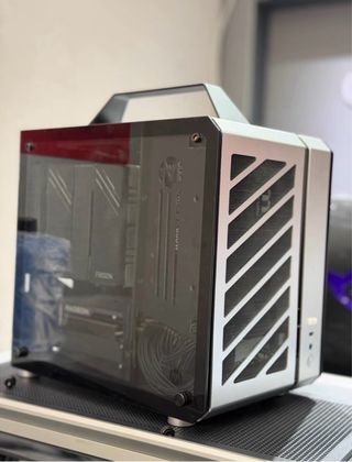 Mini PC U7 265KF AMD 9070XT DDR5