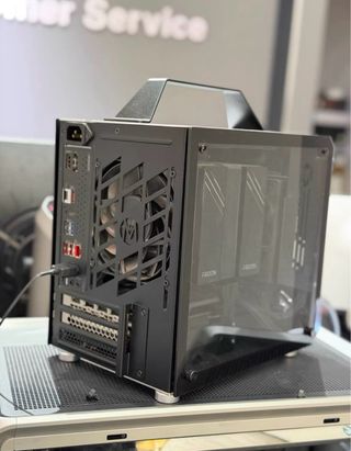 Mini PC U7 265KF AMD 9070XT DDR5