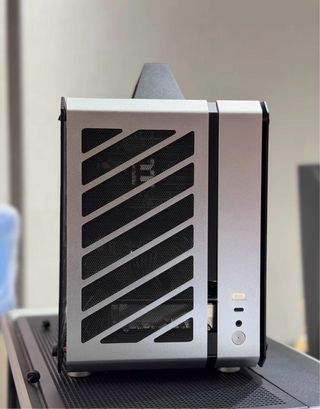 Mini PC U7 265KF AMD 9070XT DDR5