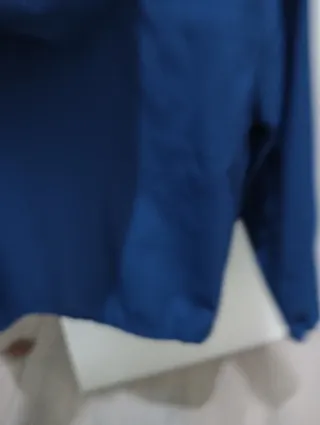 Chaqueta azul impermeable niño. Zara. Talla 11-12.