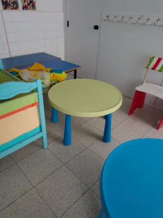 Mesa infantil redonda Ikea Mamut verde
