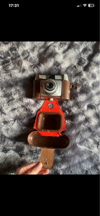 Cámara de fotos antigua de cuero