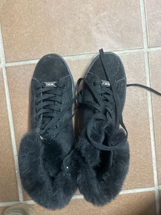Botas negras con pelo