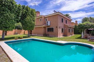 Chalet en venta en Gelves