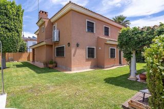 Chalet en venta en Gelves