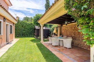 Chalet en venta en Gelves