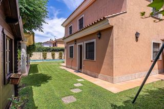 Chalet en venta en Gelves