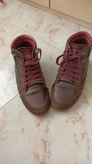 Botines cuña marrones y rojos