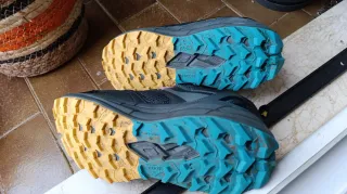 Zapatillas Joma Trail Running Gris y Turquesa