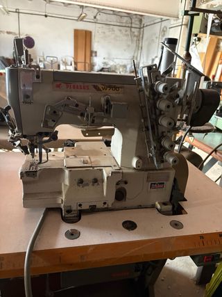 Máquina de coser industrial