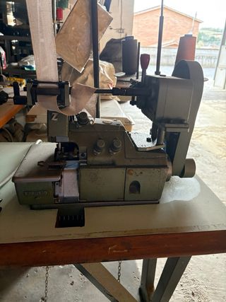 Máquina de coser industrial