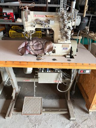 Máquina de coser industrial