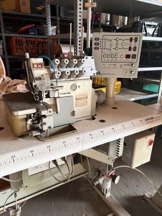 Máquina de coser industrial