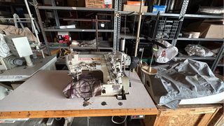 Máquina de coser industrial