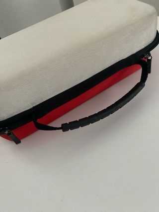 Estuche Nintendo Switch, un poco sucio