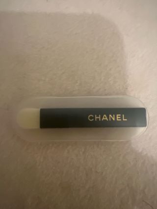 Brocha Chanel para ojos con funda