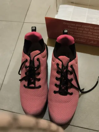 Zapatos de seguridad rosas y negros