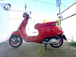 Vespa Primavera 125 ABS Roja