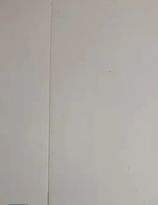 Mesa de comedor blanca y madera