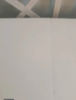 Mesa de comedor blanca y madera
